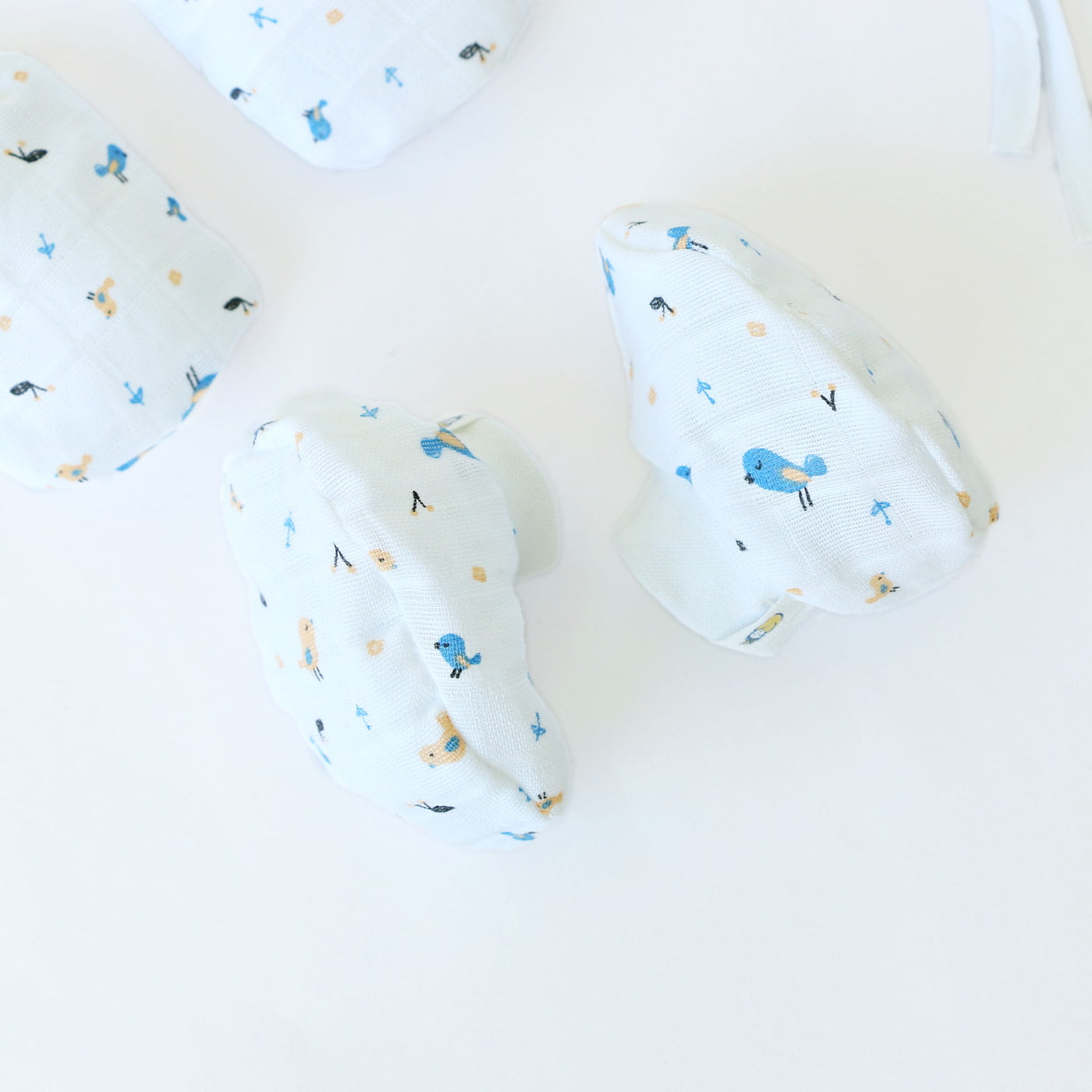 Baby Cap, Mittens and booties Set - Pretty Little Birds  (0 - 4 months)