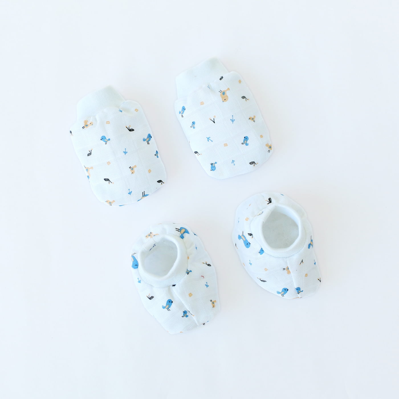 Baby Cap, Mittens and booties Set - Pretty Little Birds  (0 - 4 months)