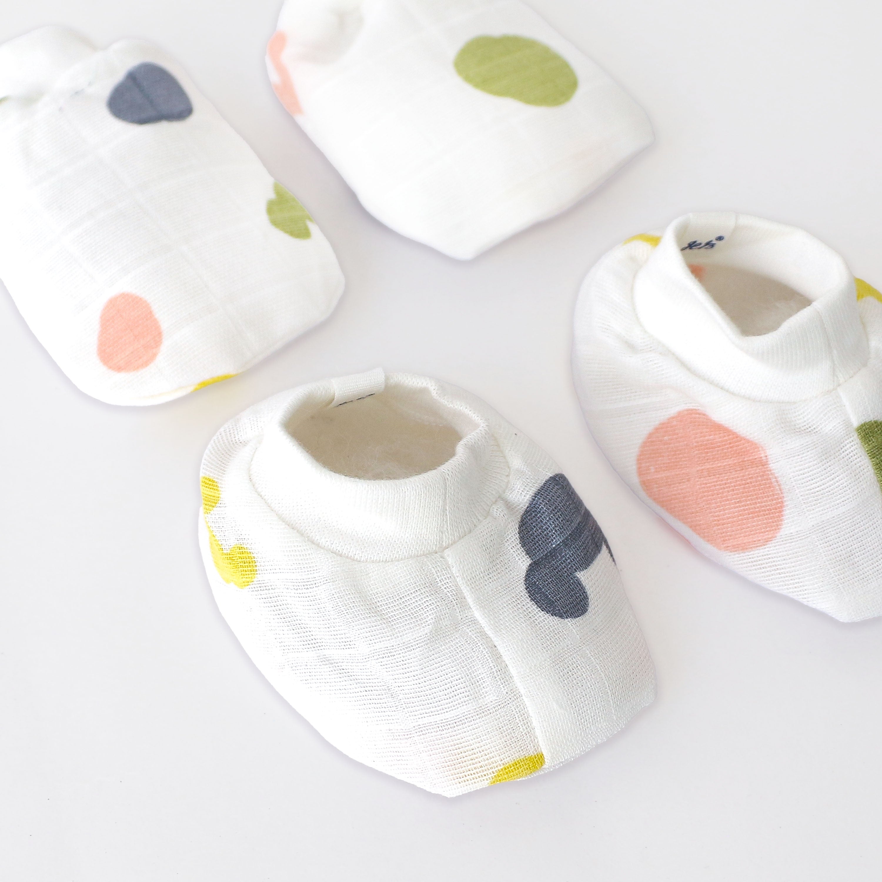 Baby Cap, Mittens and booties Set - Candy Cloud Dots  (0 - 3 months)