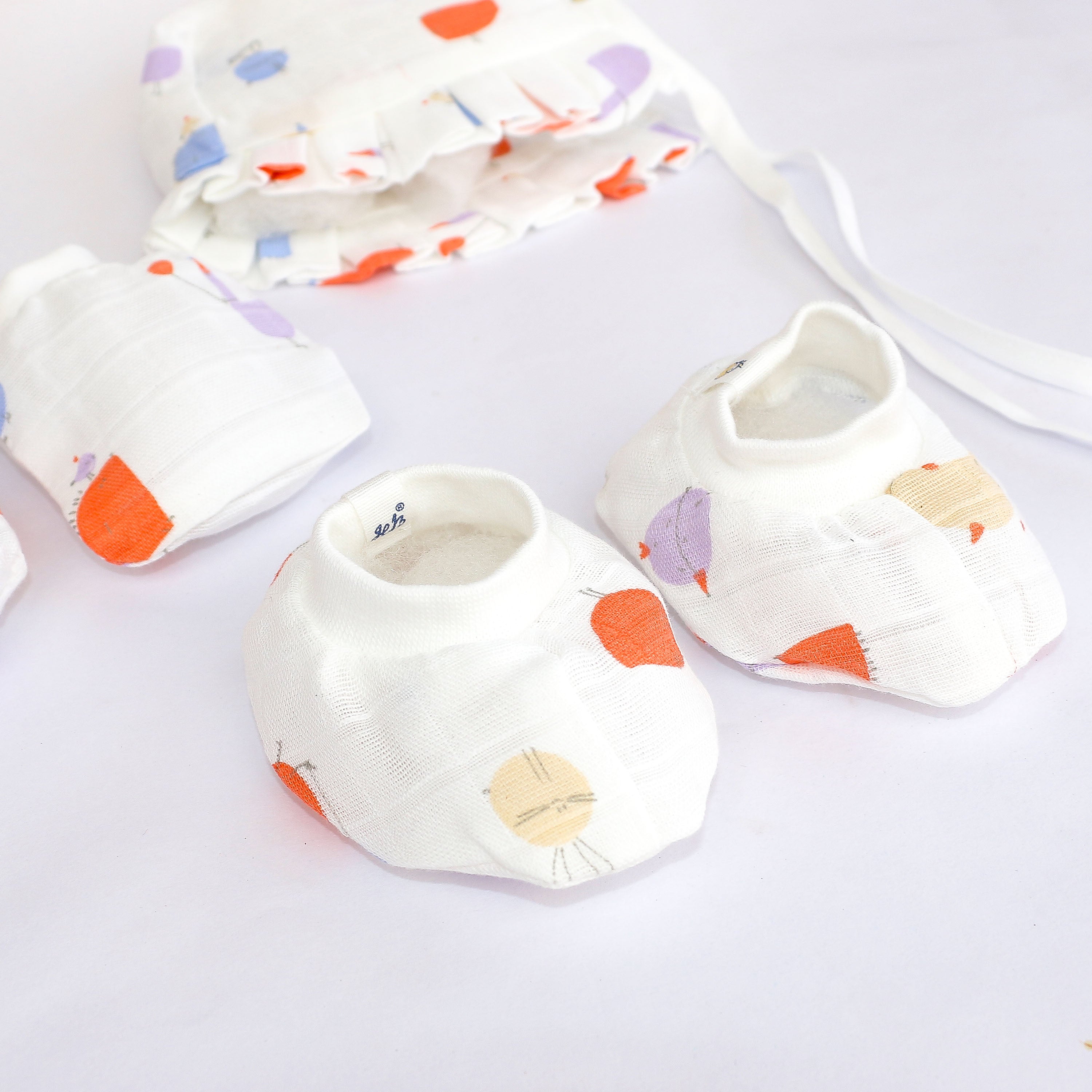 Baby Cap, Mittens and booties Set - Magic Doodles  (0 - 3 months)