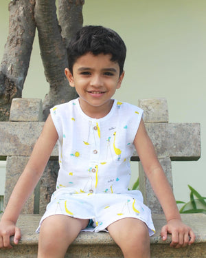 Giraffe Tales & Tweets - Muslin Unisex Sleeveless top & Shorts (0 - 4years)