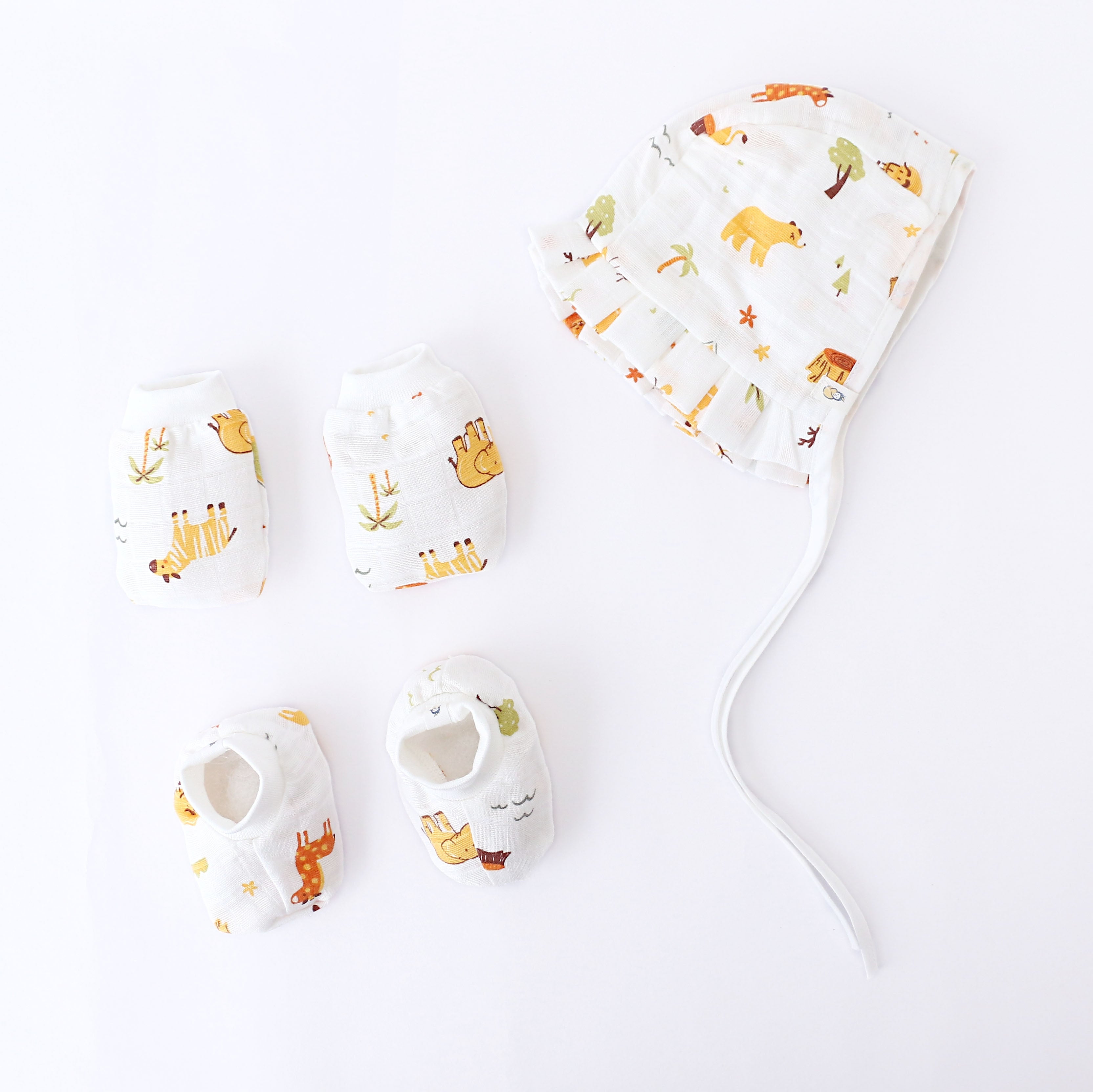 Baby essential Starter gift Kit - 6 piece set - Tiny jungle Adventures