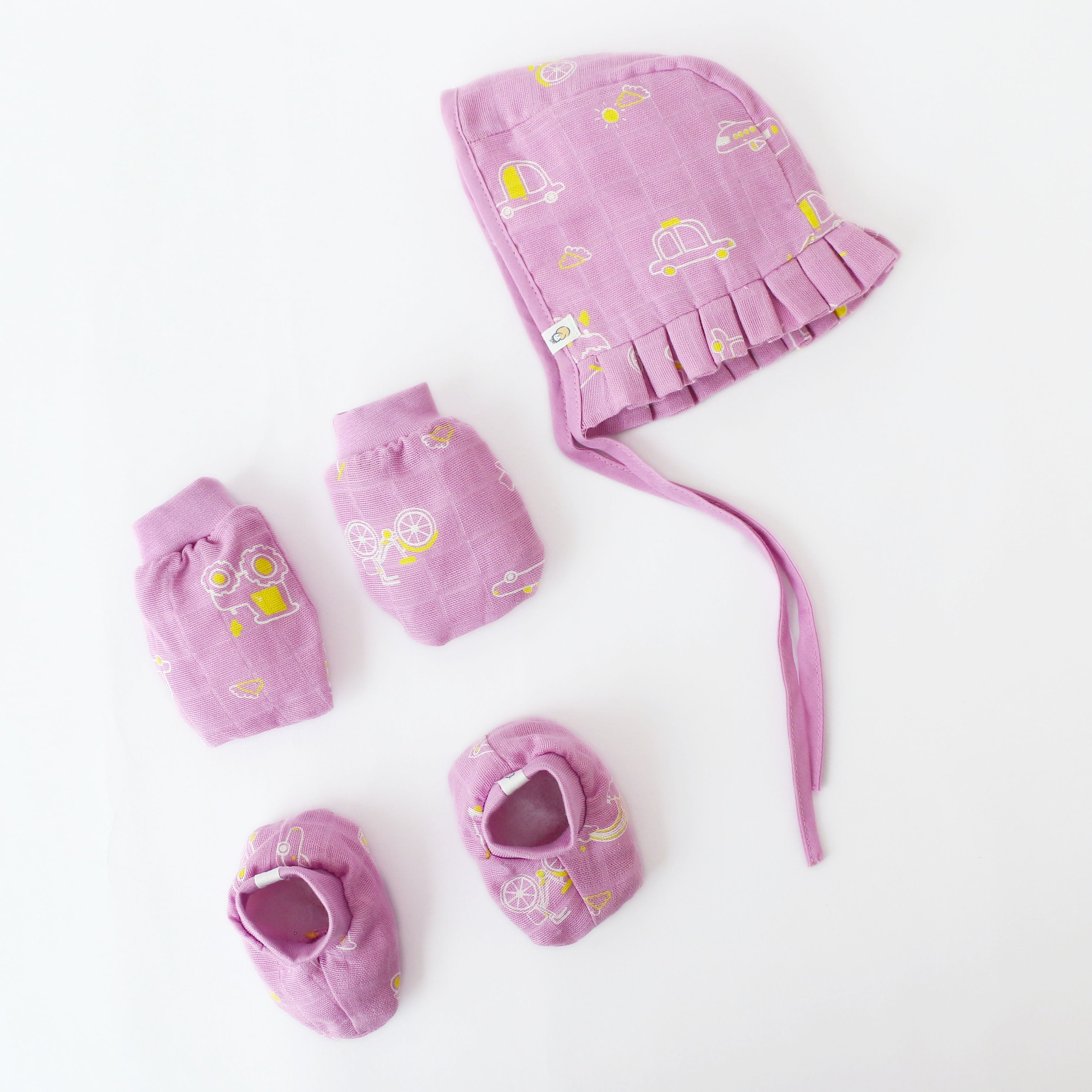 Baby essential Starter gift Kit - 6 piece set - Busy Little Wheels