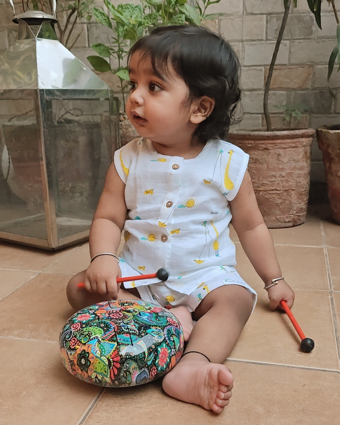 Giraffe Tales & Tweets - Muslin Unisex Sleeveless top & Shorts (0 - 4years)