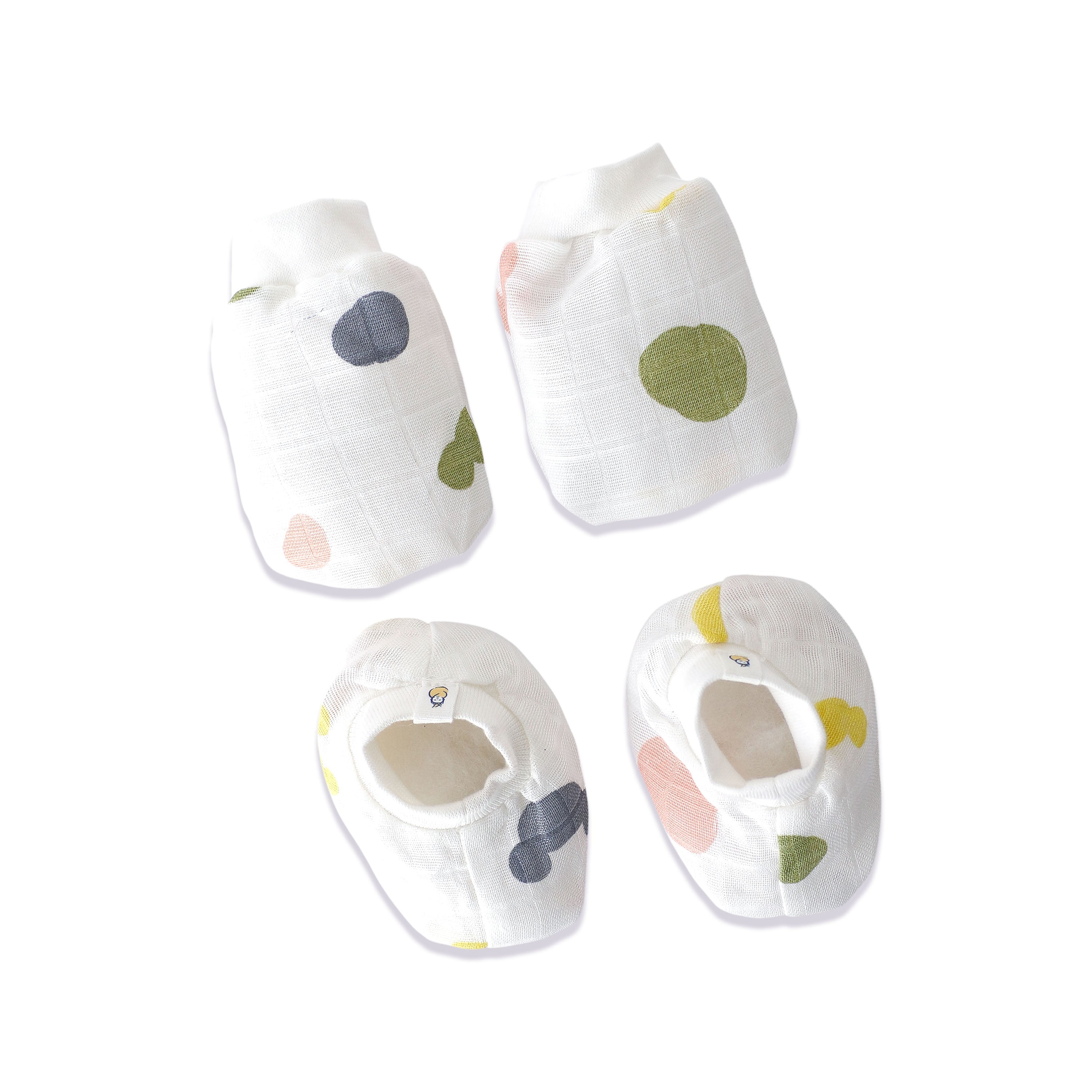 Baby Cap, Mittens and booties Set - Candy Cloud Dots  (0 - 3 months)
