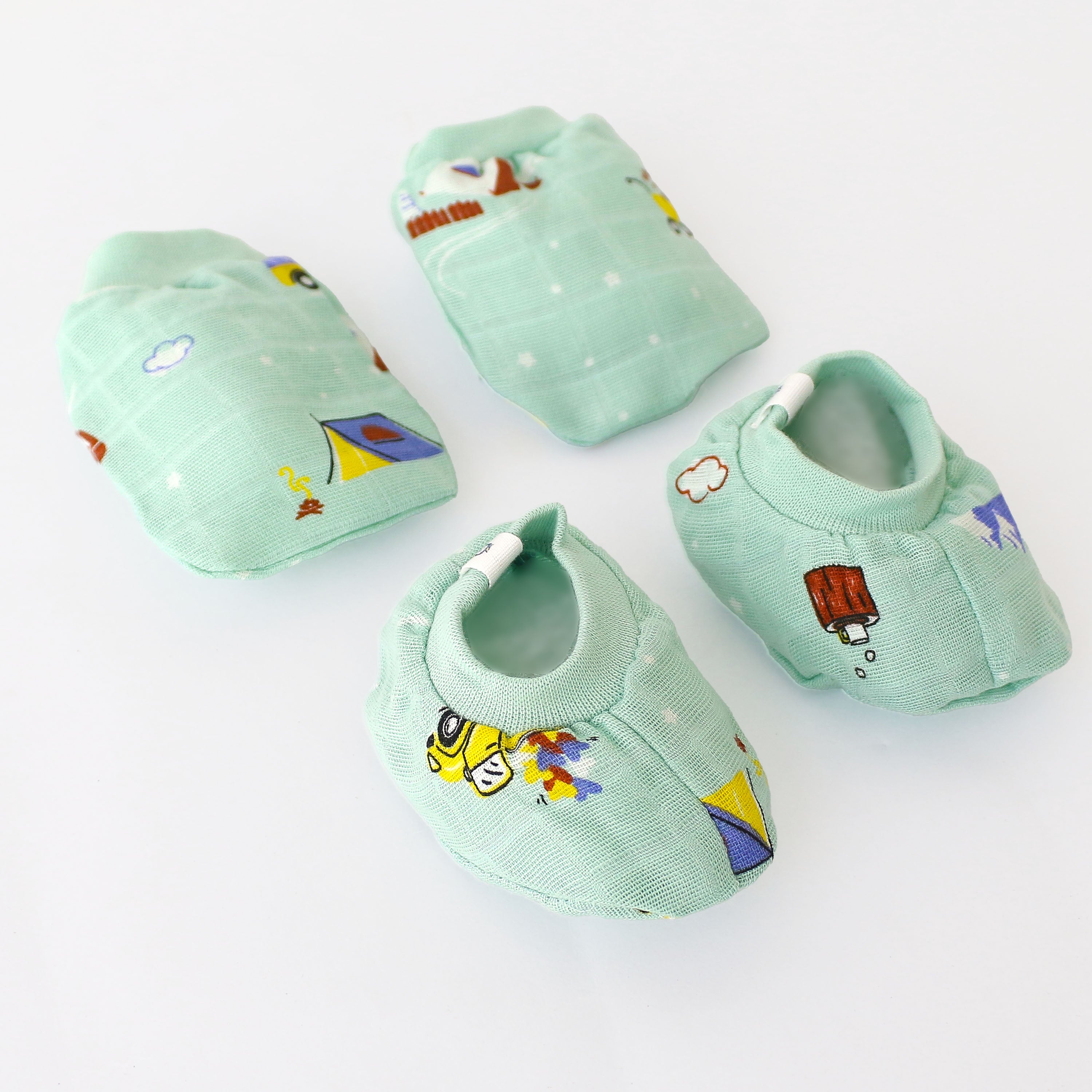 Baby Cap, Mittens and booties Set - Snowy Village Tales (0 - 3 months)