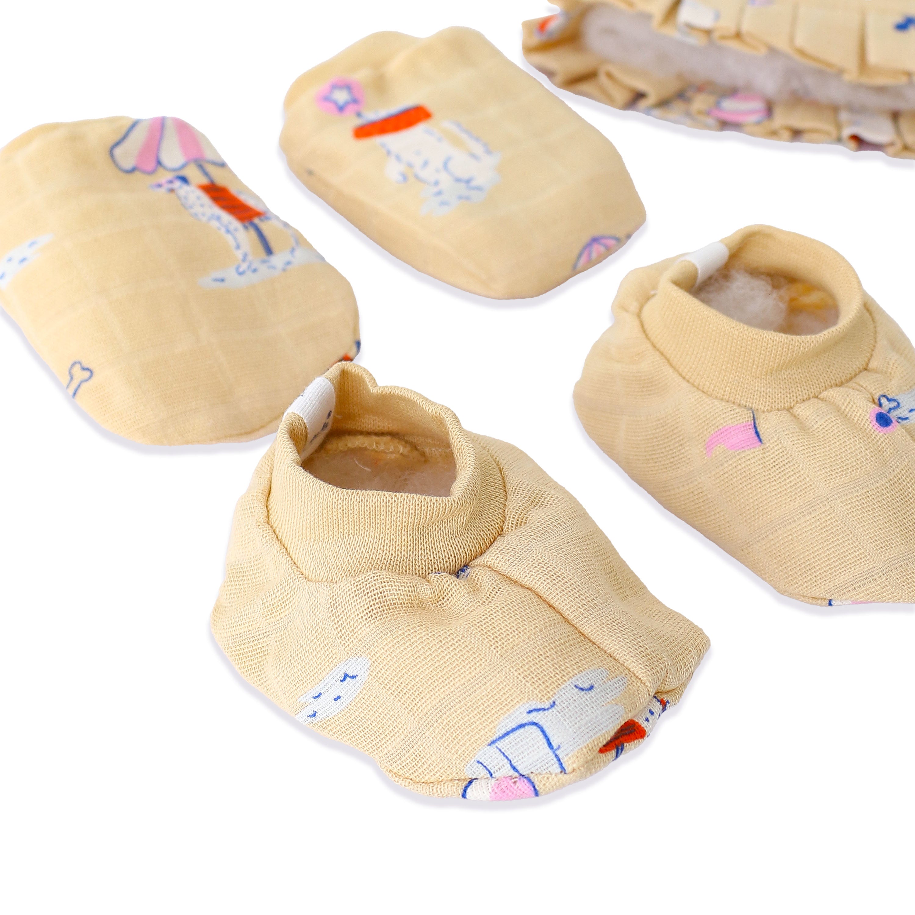 Baby Cap, Mittens and booties Set - Pawsome Beach Day  (0 - 3 months)