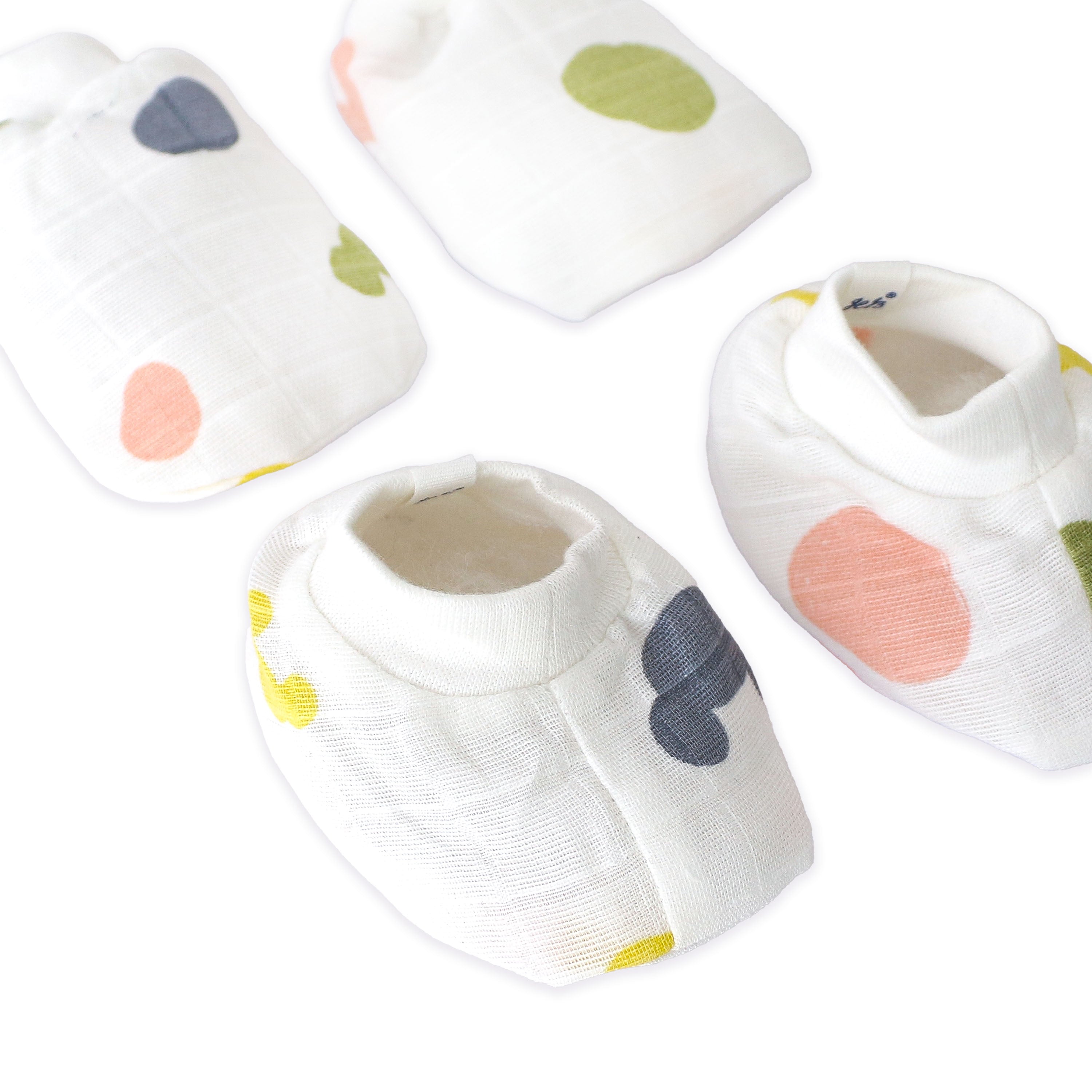 Baby Cap, Mittens and booties Set - Candy Cloud Dots  (0 - 3 months)