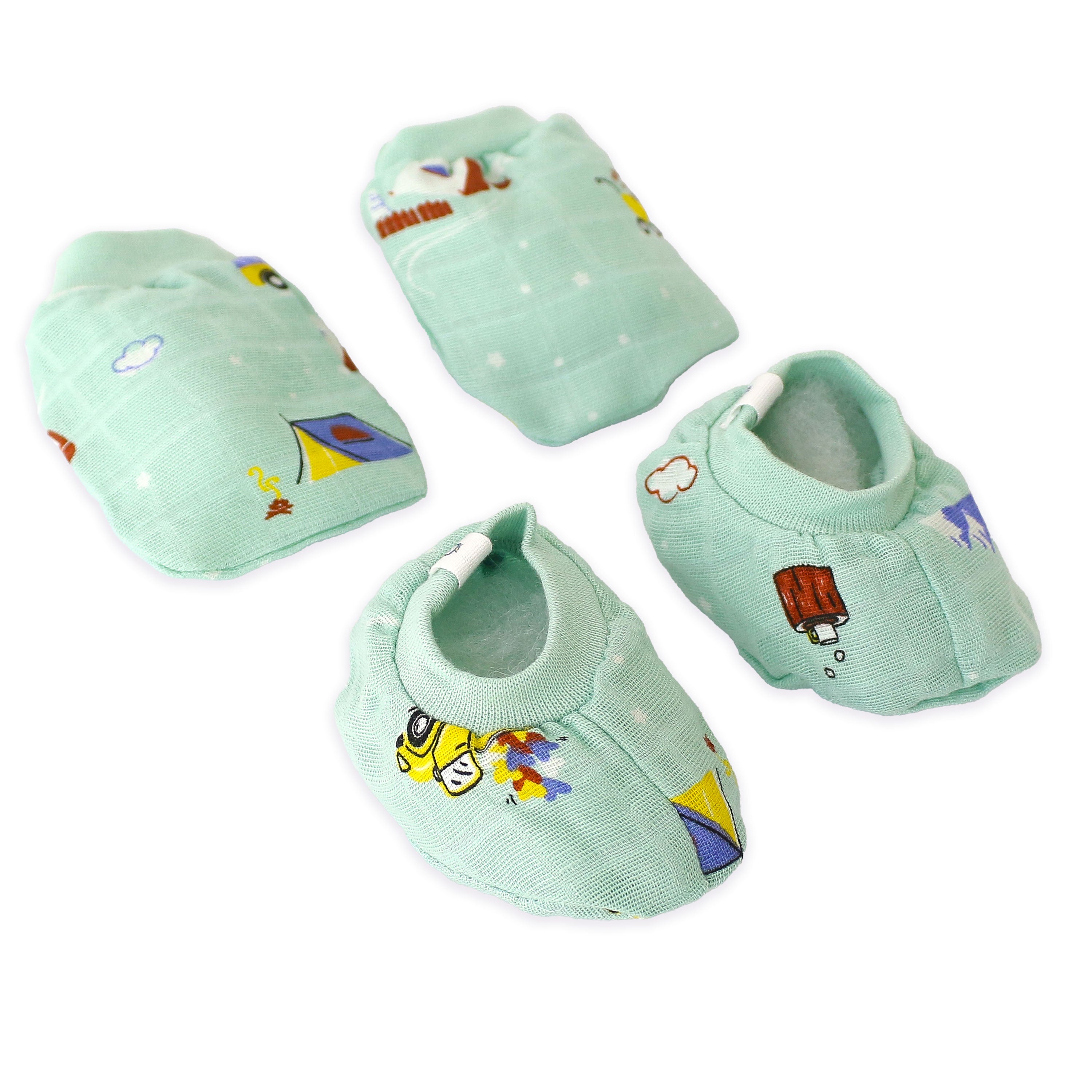 Baby Cap, Mittens and booties Set - Snowy Village Tales (0 - 3 months)