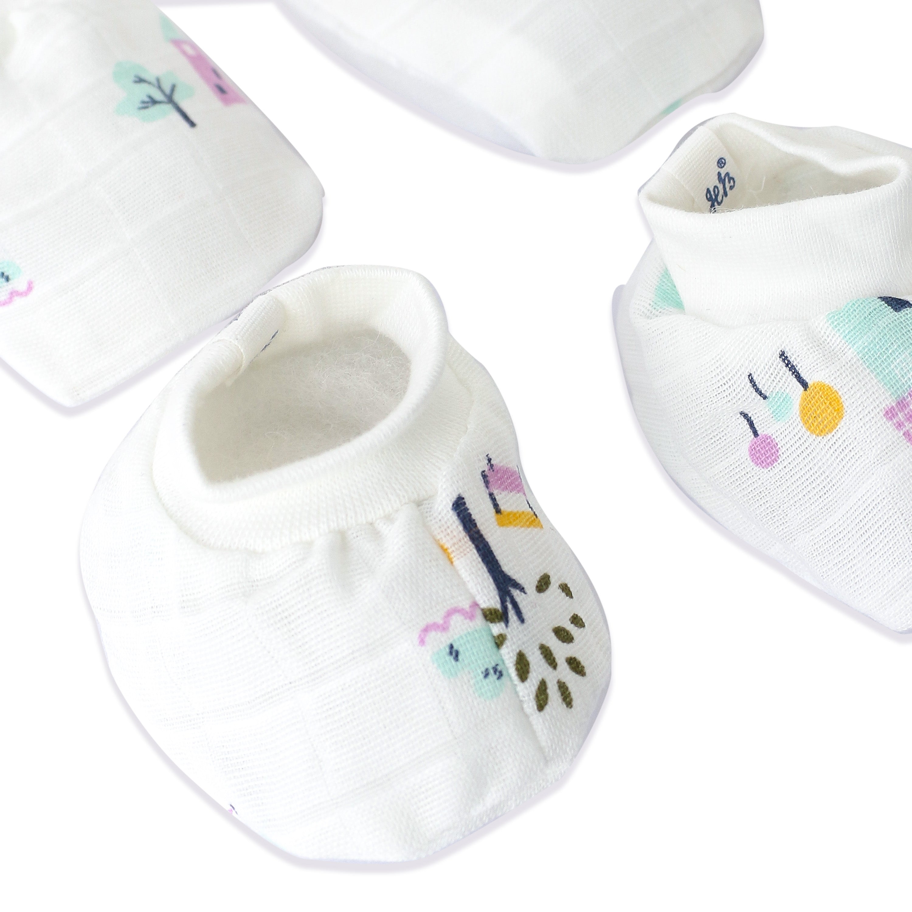 Baby Cap, Mittens and booties Set - Farmyard Tales  (0 - 3 months)