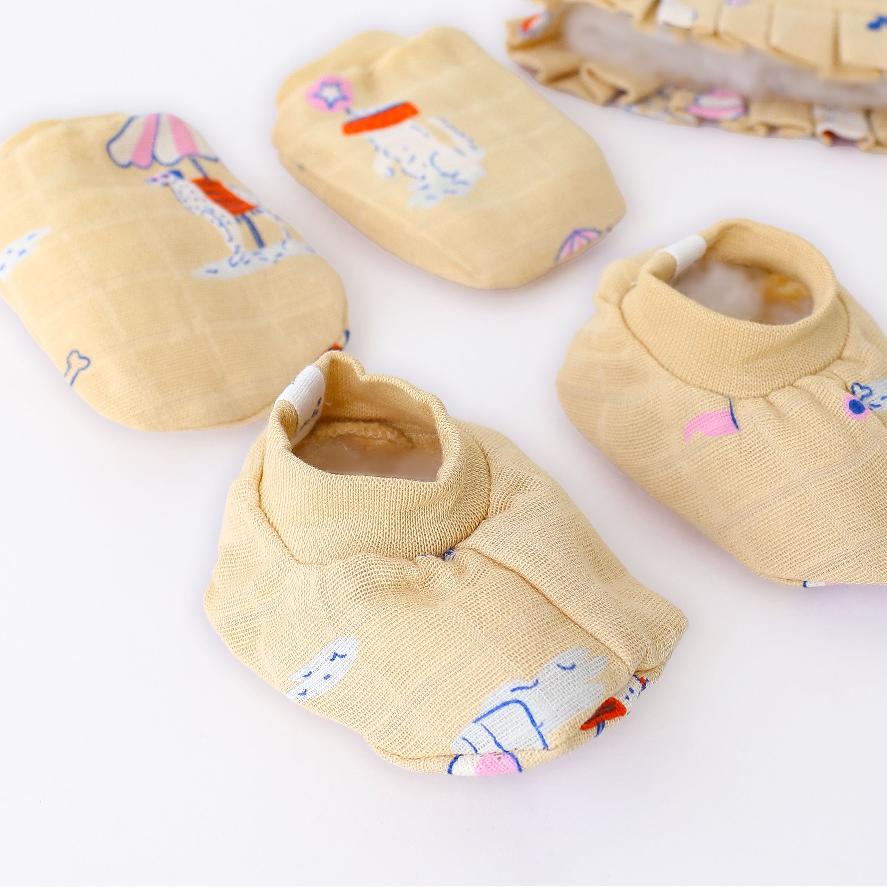 Baby Cap, Mittens and booties Set - Pawsome Beach Day  (0 - 3 months)