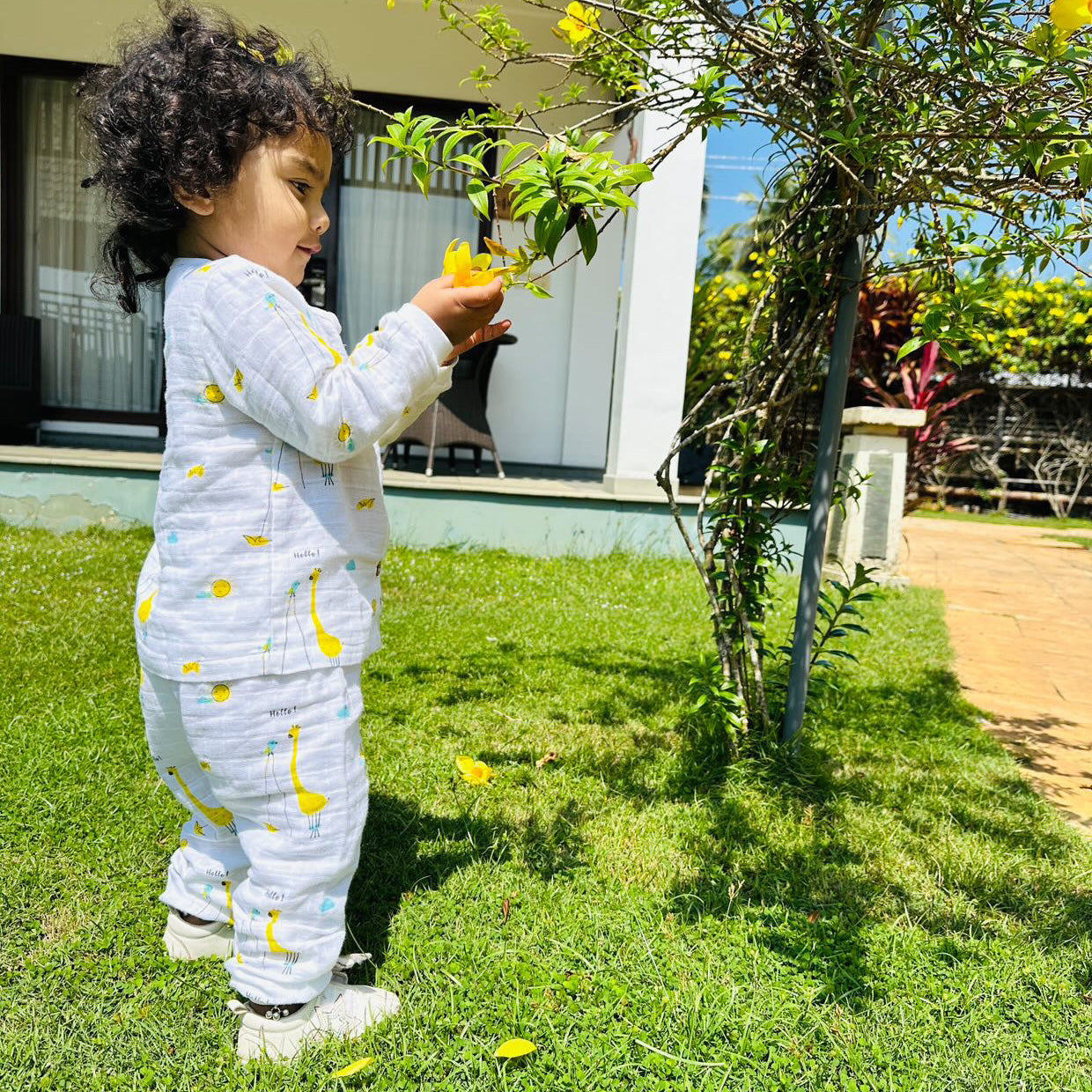 Giraffe Tales & Tweets - Unisex full sleeve and pant (0-4years)