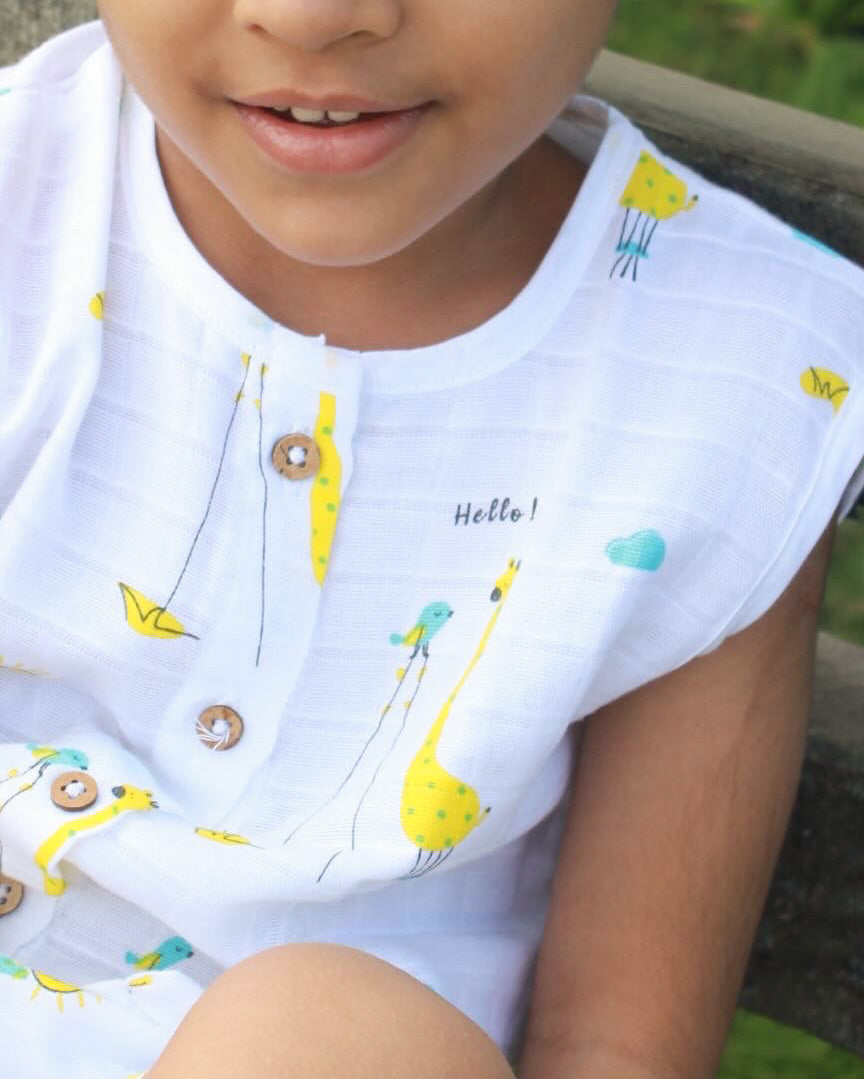 Giraffe Tales & Tweets - Muslin Unisex Sleeveless top & Shorts (0 - 4years)