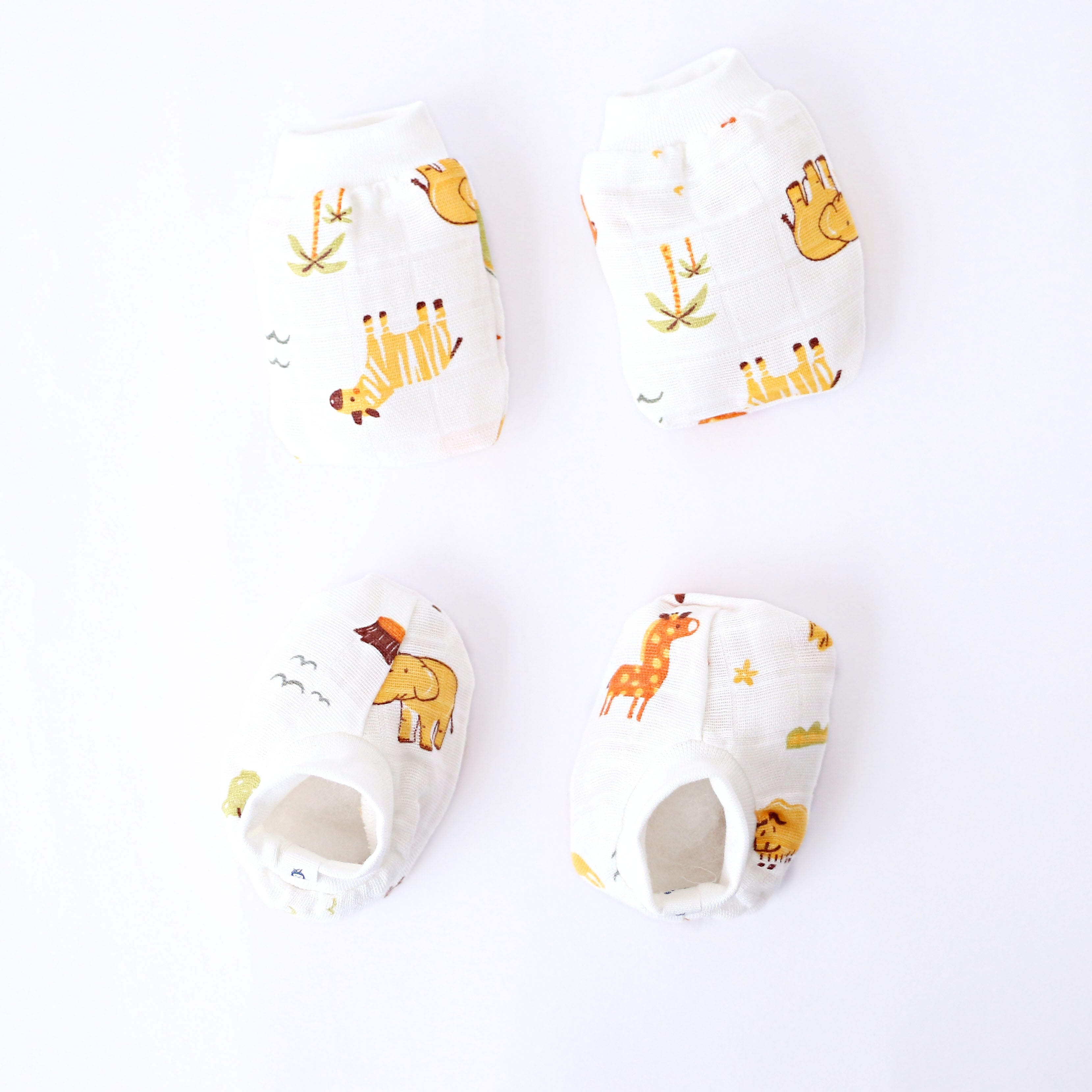 Baby Cap, Mittens and booties Set - Tiny Jungle Adventures (0 - 3 months)