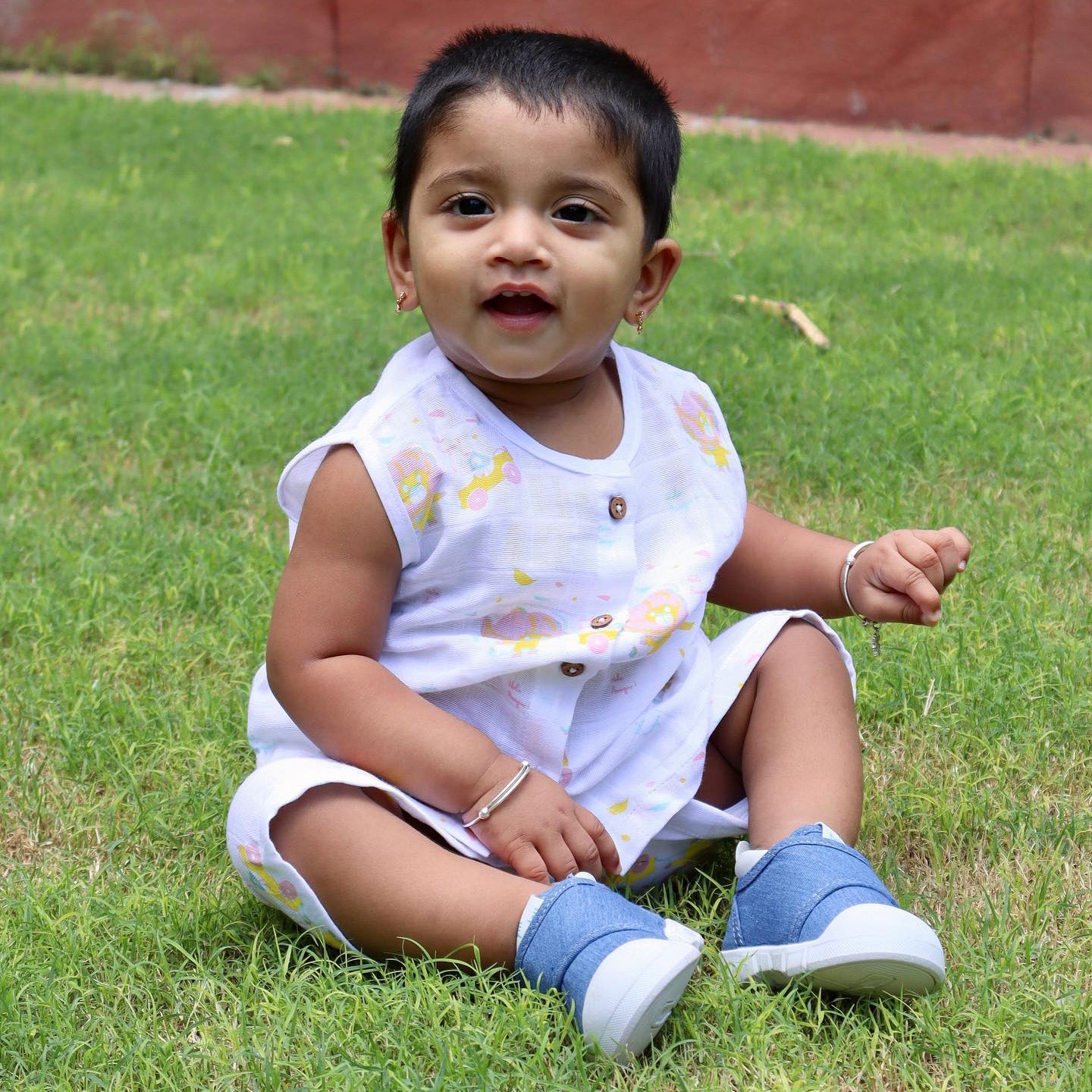 Buy cute newborn baby clothes online for baby girl